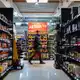 Preissteigerungen werden an der Supermarktkasse besonders deutlich. (Symbolbild) - Bild: Jacob Schröter/dpa