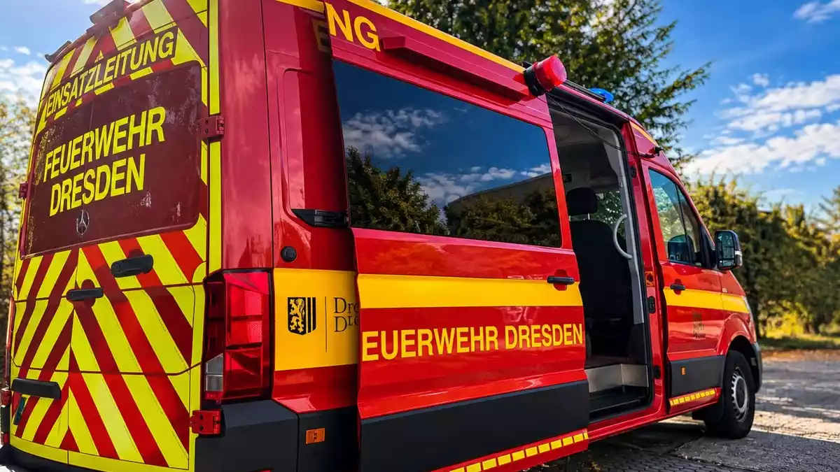 FW Dresden: Person in Waschanlage eingeklemmt - Feuerwehr befreit Mann aus Notlage - Bild: presseportal.de