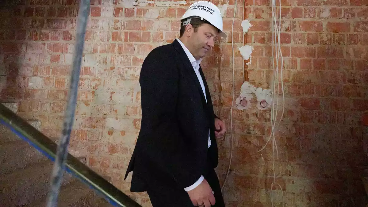 Klingbeil will Werbung machen für die Arbeit der Bundesregierung. (Archivbild) - Bild: Marijan Murat/dpa