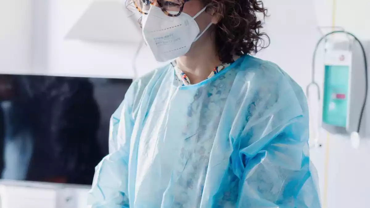 Die Nobelpreisträgerin und Entdeckerin der Genschere, Emmanuelle Charpentier, besuchte den Patienten persönlich. - Bild: Mariia Streltsova/Charité/dpa