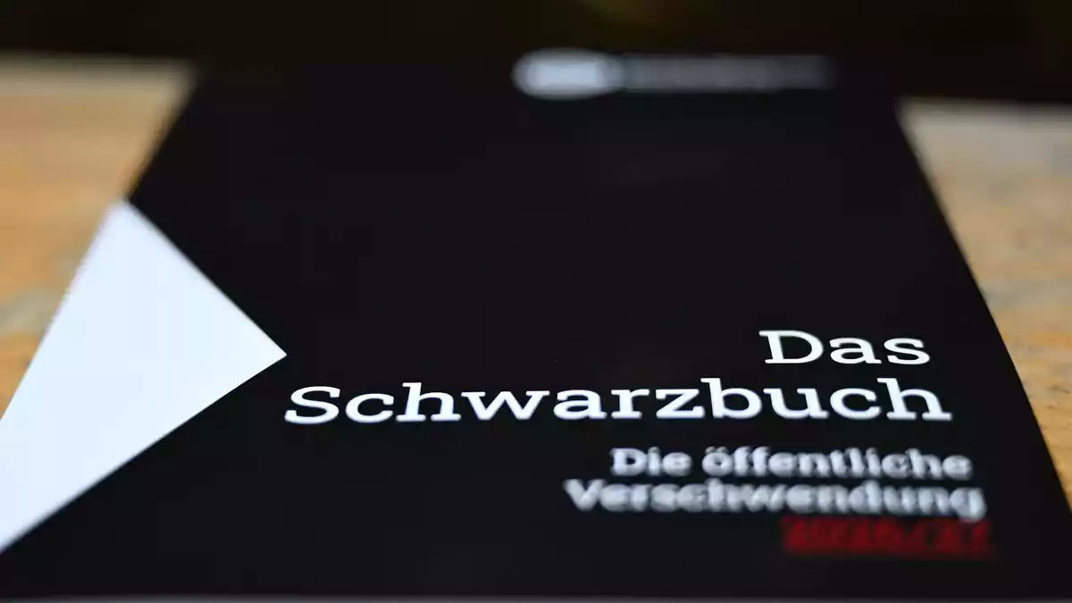 100 Fälle stehen in der Liste.  - Bild: Shireen Broszies/dpa