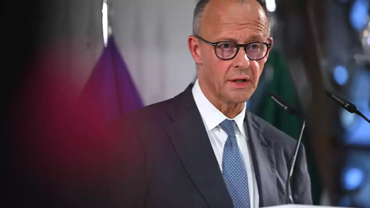 Mert hielt bei der Verleihung des Westfälischen Friedenspreises an die Nato die Laudatio. - Bild: Fabian Strauch/dpa