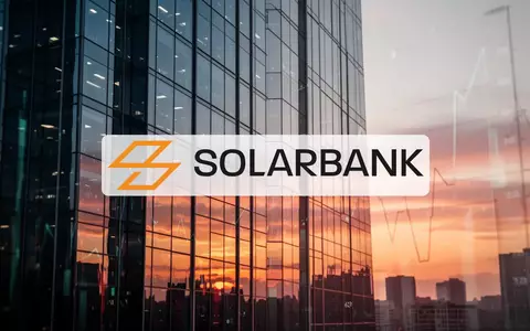 Moderne Glasfassade eines Wolkenkratzers im Sonnenuntergang als Symbol für Marktstabilität und Zeitfristen. - Foto: über boerse-global.de