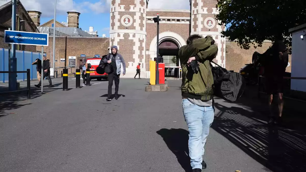 Zahlreiche Häftlinge wurden in England und Wales vorzeitig freigelassen. - Bild: Jonathan Brady/PA Wire/dpa
