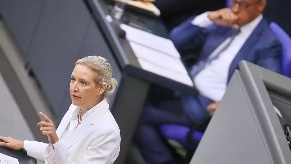 Infratest: AfD weiter deutlich vor Union
