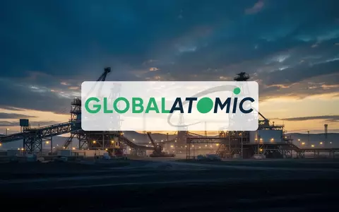 Industrielle Bergbauanlage bei Sonnenaufgang als Symbol für Energie und Rohstoffwirtschaft - Foto: über boerse-global.de