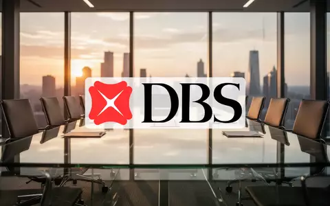 Moderner Konferenztisch in einem Bürogebäude bei Sonnenuntergang als Symbol für Unternehmensführung und Strategie. - Foto: über boerse-global.de