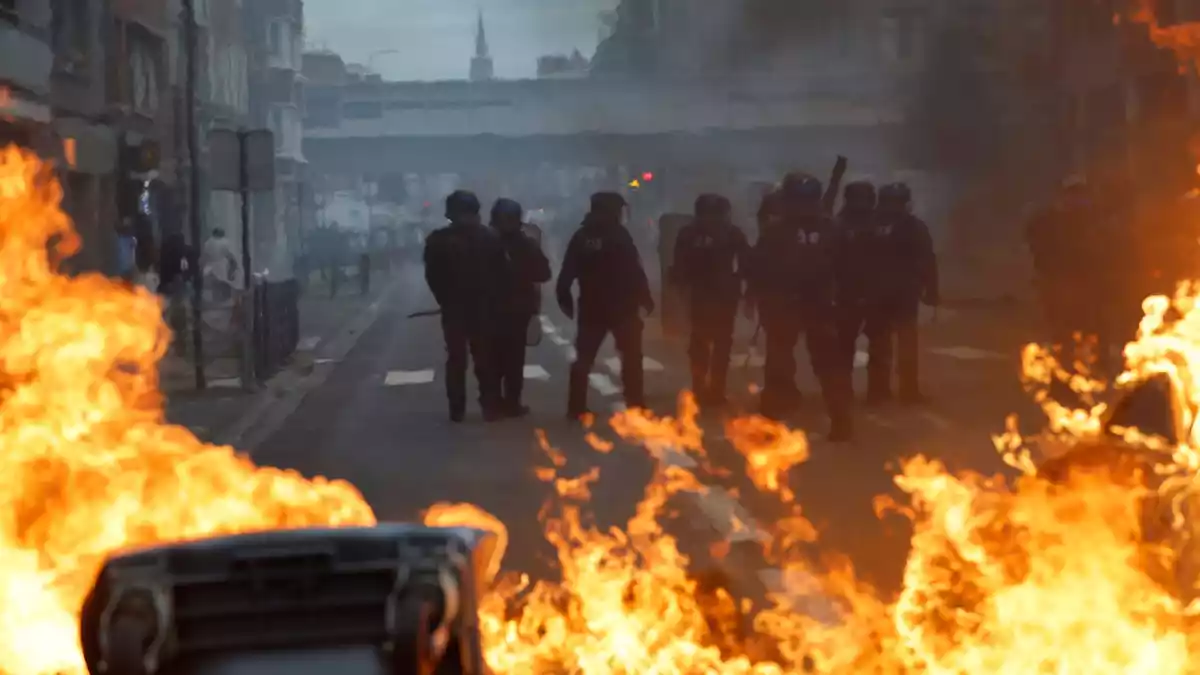 Bei den Schulprotesten in Frankreich sind zahlreiche Menschen festgenommen worden. - Bild: Jean-Francois Badias/AP/dpa