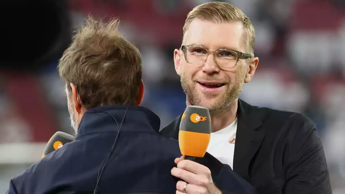 Der künftige DFB-Geschäftsführer Per Mertesacker schaute genau hin. - Bild: Christian Charisius/dpa