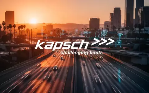 Moderne Autobahnkreuzung bei Sonnenuntergang als Symbol für intelligente Verkehrsinfrastruktur und Mautsysteme. - Foto: über boerse-global.de
