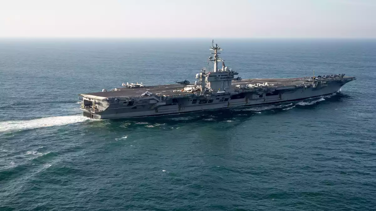 Der US-Flugzeugträger «USS George Washington» befindet sich aktuell im Nahen Osten. (Archivbild) - Bild: Victor R. Caivano/AP/dpa
