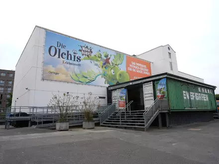 1000 Quadratmeter ist die Halle am S-Bahnhof Ottensen groß, auf 600 davon können Besucher in der Olchis-Welt aktiv werden.  - Foto: Marcus Brandt/dpa