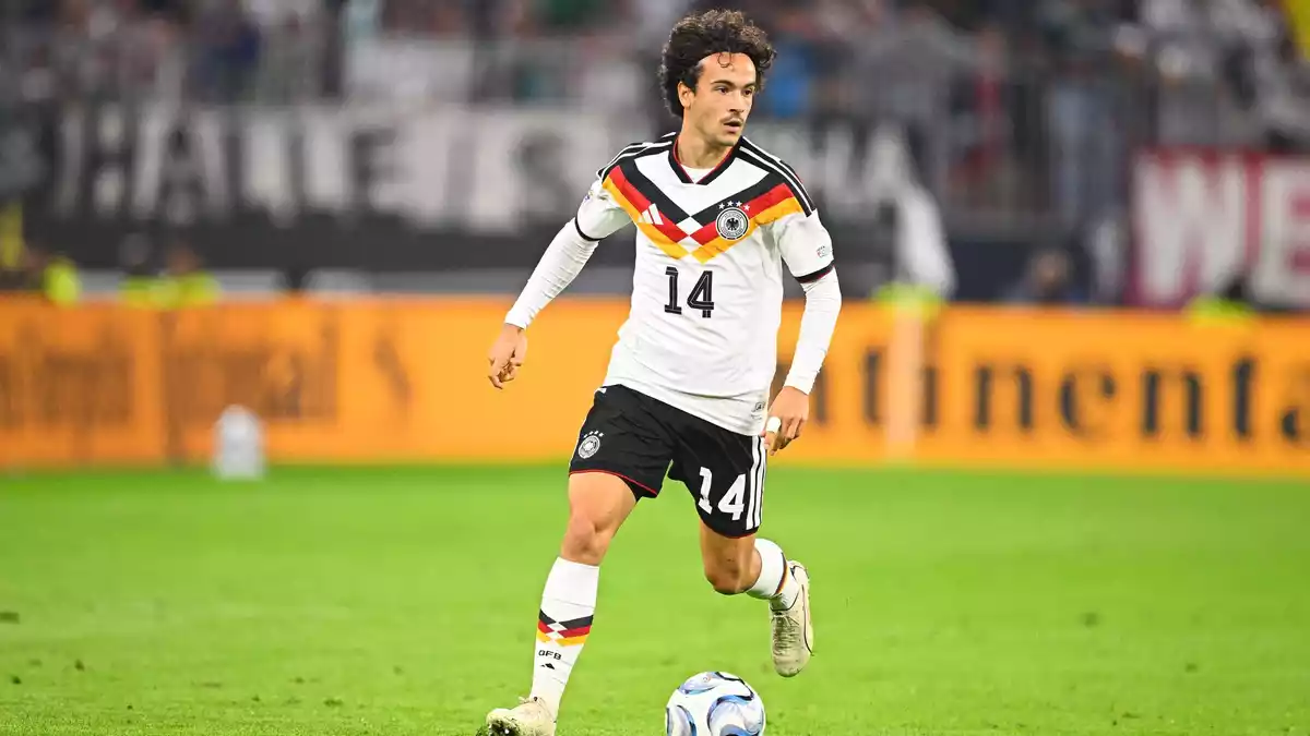Mika Baur ist der 1.000 Nationalspieler in der DFB-Historie. - Bild: Tom Weller/dpa