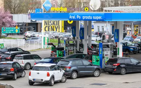 Polen führt eine Übergewinnsteuer für Mineralölkonzerne ein, um die Treibstoffpreise zu senken. (Archivbild) - Foto: Patrick Pleul/dpa