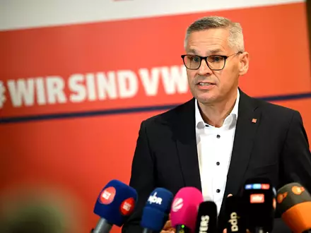 IG-Metall-Bezirksleiter Gröger: Vorgehen der VW-Führung «respektlos». (Archivbild) - Foto: Julian Stratenschulte/dpa