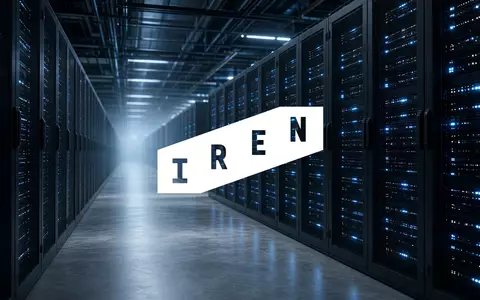 Reihen von Server-Racks in einem modernen Hochleistungs-Rechenzentrum mit atmosphärischer Beleuchtung. - Foto: über boerse-global.de