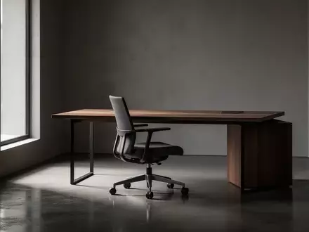 Ein minimalistisch eingerichteter, modern gestalteter Raum mit natürlichem Lichteinfall auf einem Betonboden. - Foto: über boerse-global.de