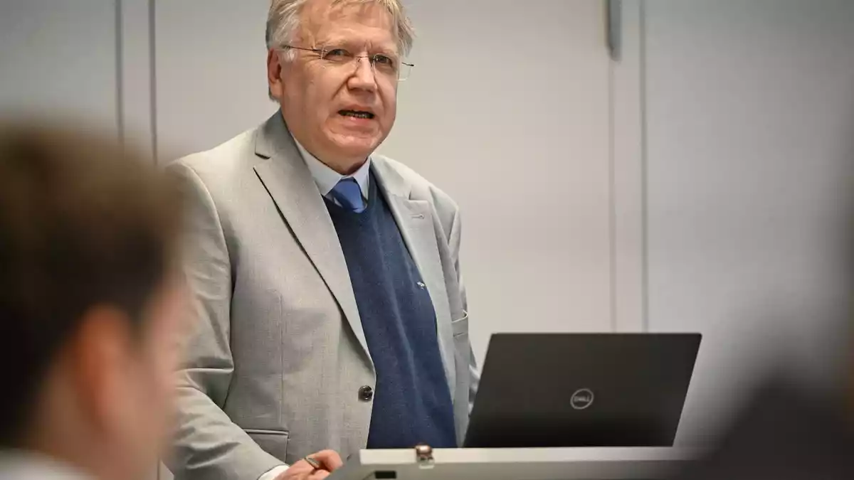 In einem Wahlkreis in Spandau ist das Ergebnis bei einer Nachzählung nach Angaben von Landeswahlleiter Stephan Bröchler noch geändert worden.  - Bild: Marvin Zubrod/dpa