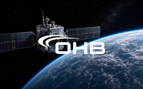 Ein moderner Satellit in der Erdumlaufbahn vor dem Hintergrund des blauen Planeten im Weltraum. - Foto: über boerse-global.de