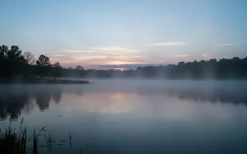 Symbolbild: ruhiger See bei Sonnenaufgang - Foto: über boerse-global.de