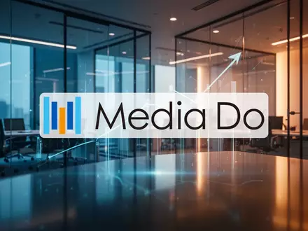 Abstrakte Darstellung einer Unternehmensübernahme im digitalen Mediensektor mit moderner Büroarchitektur. - Foto: über boerse-global.de