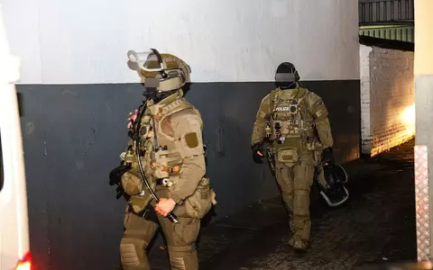 SEK-Beamte waren am Donnerstagabend in Hagen im Einsatz. - Foto: Alex Talash/dpa