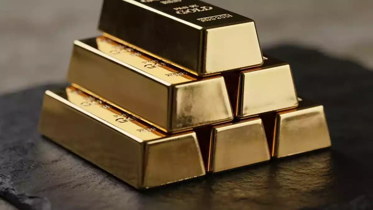 Gold Holds $4,000 as Geopolitical Premium Hits $840 an Ounce
