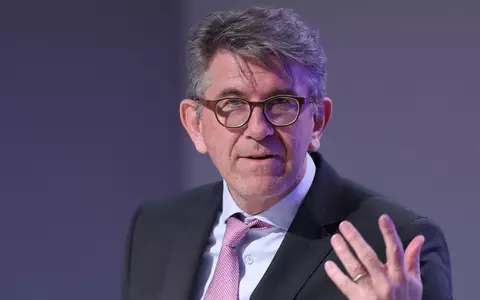 Kulturstaatsminister Wolfram Weimer (parteilos) hört kritische Nachfragen zu den Entscheidungen beim Buchhandlungspreis. (Archivbild)  - Foto: Jan Woitas/dpa