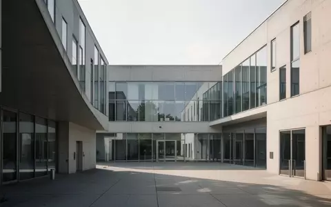Moderne Architektur eines Verwaltungsgebäudes in Bonn bei Tageslicht ohne sichtbare Beschriftungen oder Personen. - Foto: über boerse-global.de