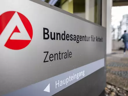 Bei den Online-Diensten der Bundesagentur für Arbeit gibt es eine technische Störung (Archivbild).  - Foto: Daniel Karmann/dpa