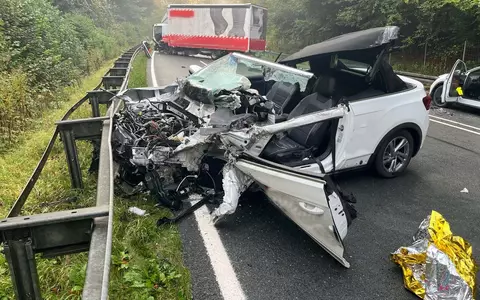 POL-LIP: Schlangen-Kohlstädt. Lange Sperrung der B1 nach schwerem Verkehrsunfall. - Foto: presseportal.de