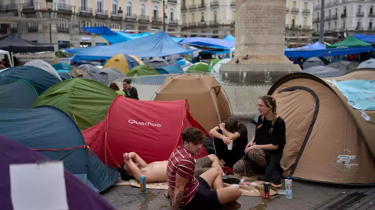 Die Regierung in Madrid reagierte schnell auf die landesweite Empörung, scheiterte mit ihren Dekreten aber im Parlament an der konservativen und rechtspopulistischen Opposition. (Archivbild) - Bild: Manu Fernandez/AP/dpa