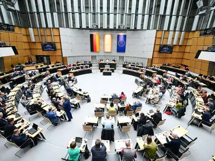 Im neugewählten Berliner Abgeordnetenhaus gibt es voraussichtlich weniger Sitze als bisher angenommen. (Archivbild) - Foto: Sebastian Gollnow/dpa