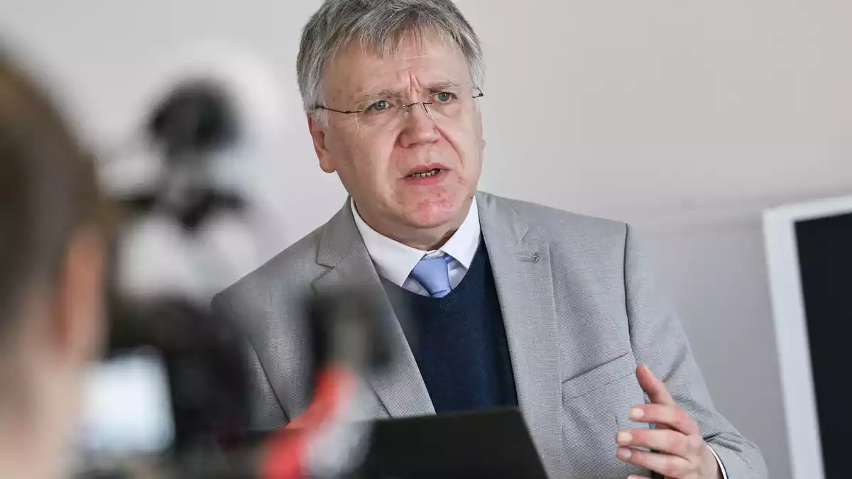 Berlins Landeswahlleiter Stephan Bröchler hat über eine Neuauszählung der Stimmen in einem Wahlkreis in Berlin-Spandau informiert. (Archivbild)  - Bild: Jens Kalaene/dpa
