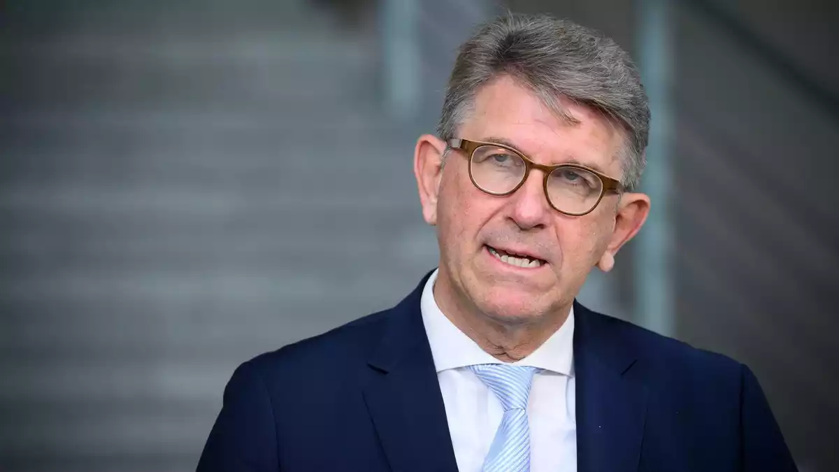 Ein gutes halbes Jahr nach dem Streit über die Vergabe des Buchhandlungspreises ließ Kulturstaatsminister Wolfram Weimer (parteilos) eine Chronologie des Verfahrens veröffentlichen. (Archivbild) - Bild: Bernd von Jutrczenka/dpa