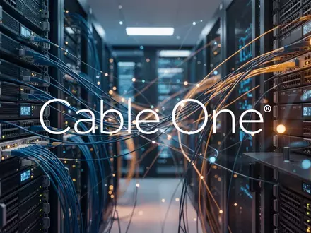Abstrakte Darstellung moderner Telekommunikationsinfrastruktur und Glasfasertechnik in professioneller Lichtstimmung. - Foto: über boerse-global.de