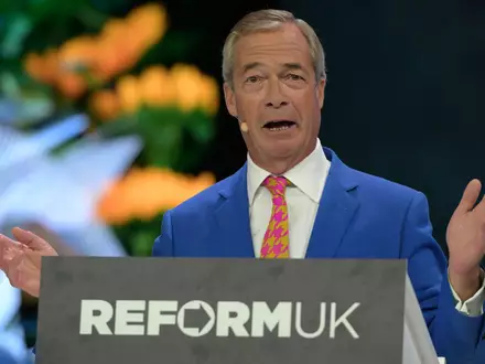 Der Vorsitzende von Reform UK, Nigel Farage, soll den Ermittlern zufolge auch ein mögliches Anschlagsziel gewesen sein. (Archivbild) - Foto: Thomas Krych/AP/dpa