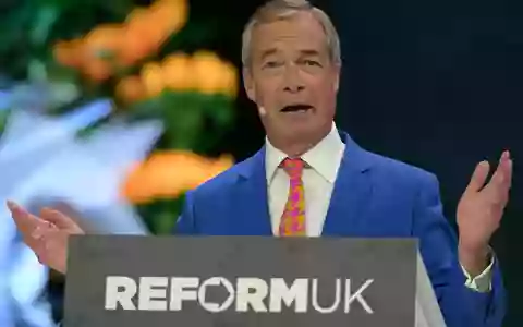 Der Vorsitzende von Reform UK, Nigel Farage, soll den Ermittlern zufolge auch ein mögliches Anschlagsziel gewesen sein. (Archivbild) - Foto: Thomas Krych/AP/dpa