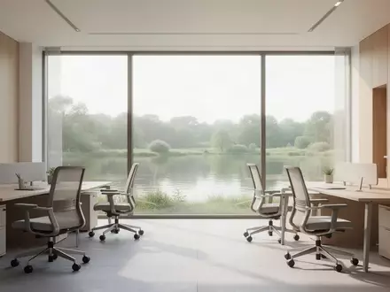 Ein helles, modernes und minimalistisches Büro mit ergonomischer Einrichtung und Blick ins Grüne. - Foto: über boerse-global.de