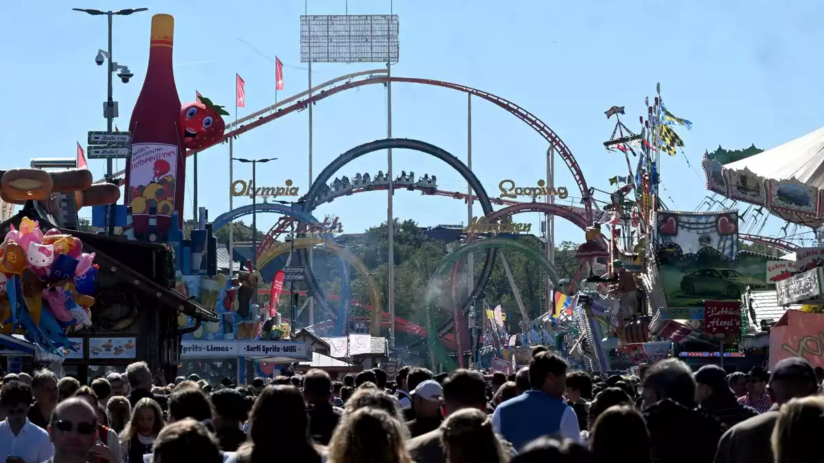 Dank fast immer guten Wetters ist die Wiesn dieses Jahr ausgesprochen gut besucht. (Archivbild) - Bild: Felix Hörhager/dpa