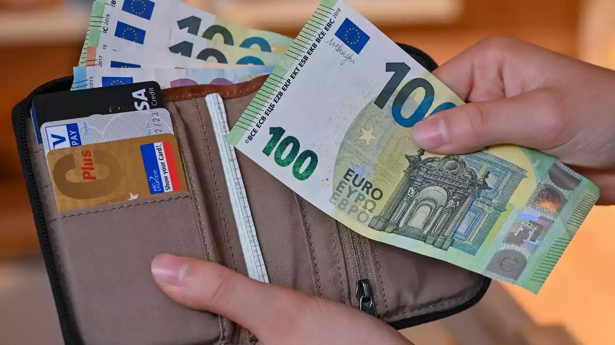 Die Einkommen in Ostdeutschland sind statistisch deutlich niedriger als im Westen. (Symbolbild) - Bild: Patrick Pleul/dpa-Zentralbild/dpa