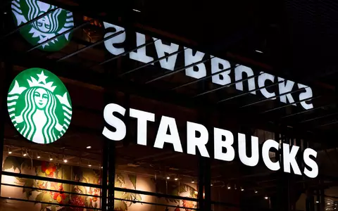 Die US-Kaffeekette Starbucks steht wegen neuer Filialen in der chinesischen Region Xinjiang in der Kritik. (Archivbild) - Foto: Sven Hoppe/dpa