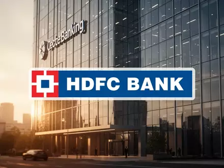 Moderne Glasfassade eines Bankgebäudes im goldenen Licht als Symbol für Finanzstabilität. - Foto: über boerse-global.de