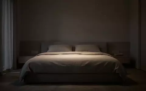 Ein minimalistisches, in sanftes Licht getauchtes Schlafzimmer bei Nacht, das eine ruhige und erholsame Umgebung symbolisiert. - Foto: über boerse-global.de