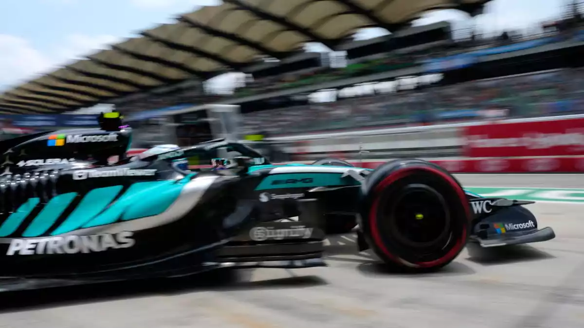 Antonelli fährt die Bestzeit vorm Qualifying.  - Bild: Vincent Thian/AP/dpa