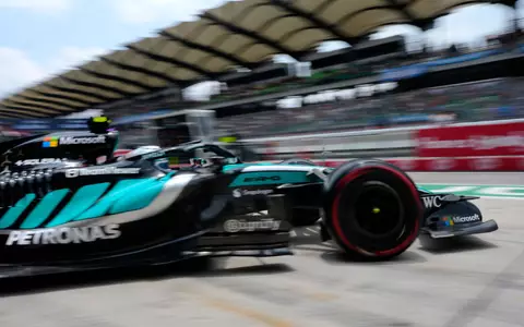 Antonelli fährt die Bestzeit vorm Qualifying.  - Foto: Vincent Thian/AP/dpa