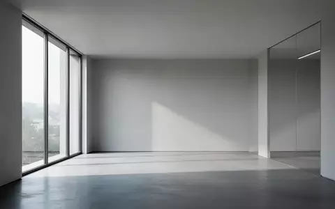 Ein minimalistisch gestalteter, heller Arbeitsraum mit klaren Linien, der Ordnung und Struktur symbolisiert. - Foto: über boerse-global.de