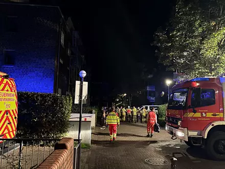 FW Grevenbroich: Fünf Verletzte bei Wohnungsbrand in Grevenbroich-Elsen - Foto: presseportal.de
