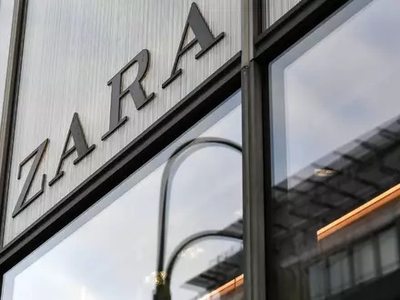 Die spanische Modekette Zara hat ein Halloween-Kinderkostüm aus dem Verkauf genommen, das Kritiker an KZ-Kluft erinnerte.  - Foto: Jens Kalaene/dpa-Zentralbild/dpa