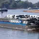 Das Frachtschiff kommt auf dem Rhein gut voran, hier ein Foto vom Duisburger Rheinufer aus. - Bild: Christoph Reichwein/dpa
